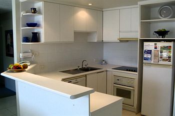 84 The Spit - Accommodation Burleigh 49