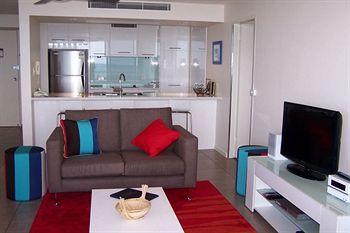 84 The Spit - Accommodation Burleigh 52