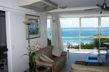 84 The Spit - Accommodation Burleigh 53