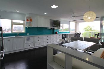84 The Spit - Accommodation Burleigh 56