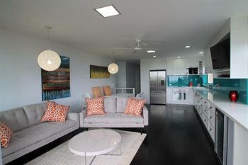 84 The Spit - Accommodation Burleigh 59