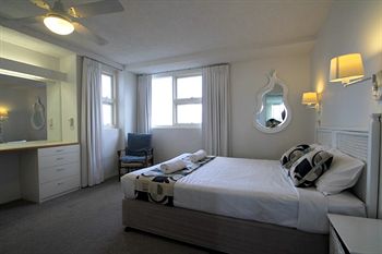 84 The Spit - Accommodation Burleigh 61