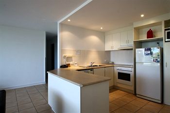 84 The Spit - Accommodation Burleigh 63