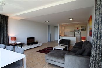 84 The Spit - Accommodation Burleigh 64