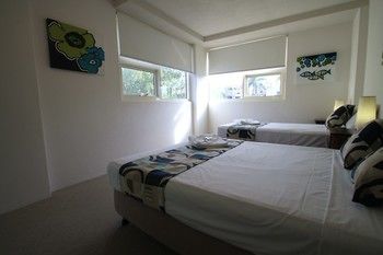 84 The Spit - Accommodation Burleigh 67