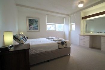84 The Spit - Accommodation Burleigh 68
