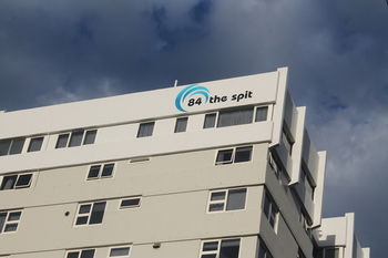 84 The Spit - Accommodation Burleigh 72