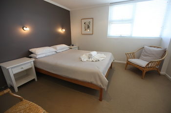 84 The Spit - Accommodation Burleigh 74