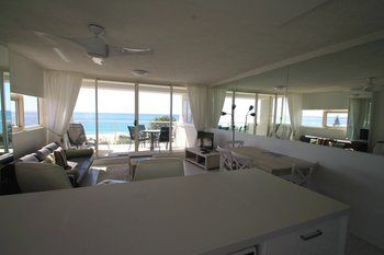 84 The Spit - Accommodation Burleigh 80