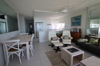 84 The Spit - Accommodation Burleigh 81