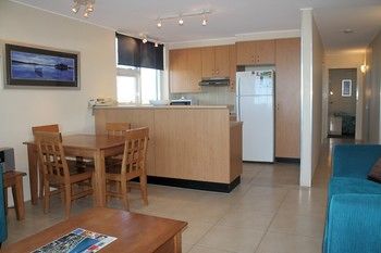 84 The Spit - Accommodation Burleigh 82