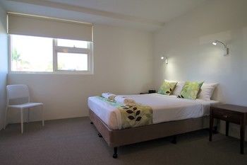 84 The Spit - Accommodation Burleigh 95