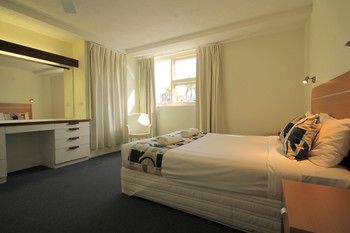 84 The Spit - Accommodation Burleigh 96