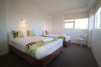 84 The Spit - Accommodation Burleigh 98