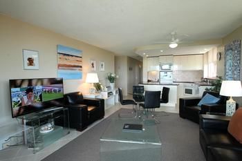 84 The Spit - Accommodation Burleigh 105