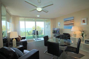 84 The Spit - Accommodation Burleigh 106
