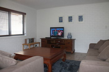 84 The Spit - Accommodation Burleigh 118
