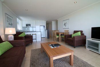 84 The Spit - Accommodation Burleigh 125