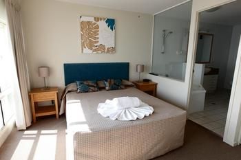 84 The Spit - Accommodation Burleigh 132