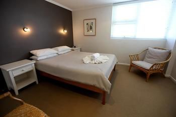 84 The Spit - Accommodation Burleigh 133