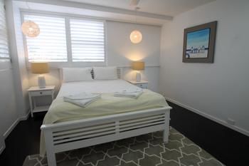 84 The Spit - Accommodation Burleigh 135