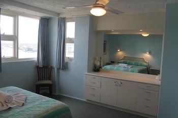 84 The Spit - Accommodation Burleigh 139
