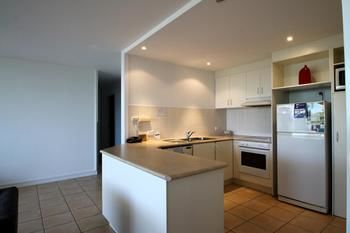 84 The Spit - Accommodation Burleigh 140