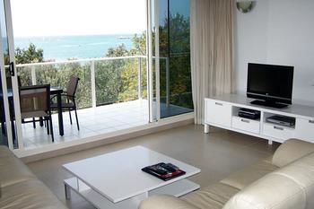 84 The Spit - Accommodation Burleigh 147