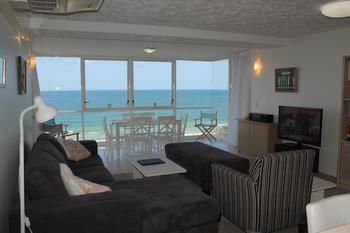 84 The Spit - Accommodation Burleigh 150