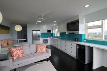 84 The Spit - Accommodation Burleigh 152