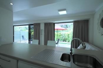 84 The Spit - Accommodation Burleigh 153