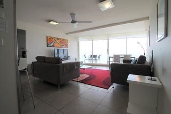 84 The Spit - Accommodation Burleigh 154
