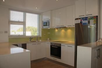 84 The Spit - Accommodation Burleigh 155