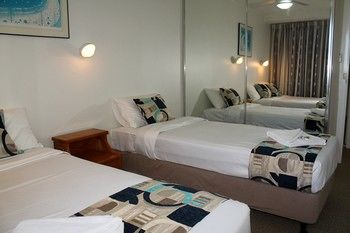 84 The Spit - Accommodation Burleigh 159