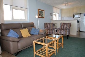 84 The Spit - Accommodation Burleigh 174