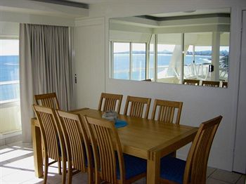 84 The Spit - Accommodation Burleigh 2