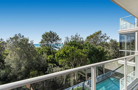 84 The Spit - Accommodation Burleigh 186