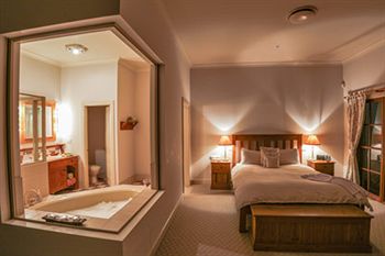 Strathearn Park Lodge - Accommodation Burleigh 1