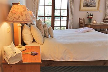 Strathearn Park Lodge - Accommodation Burleigh 2