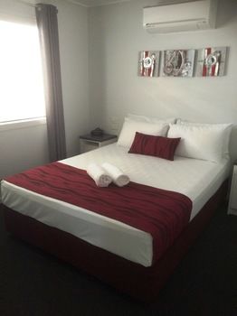 Alex Beach Cabins - Accommodation Burleigh 4