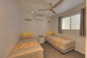 Alex Beach Cabins - Accommodation Burleigh 9