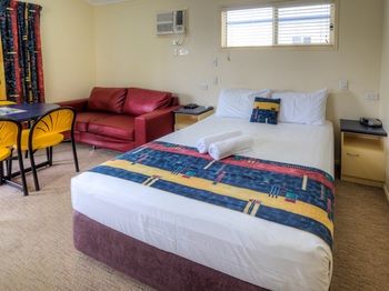 Alex Beach Cabins - Accommodation Burleigh 10
