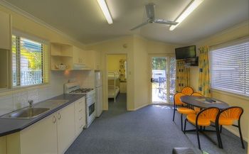 Alex Beach Cabins - Accommodation Burleigh 13