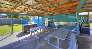 Alex Beach Cabins - Accommodation Burleigh 18