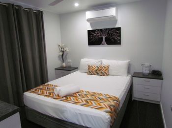 Alex Beach Cabins - Accommodation Burleigh 21