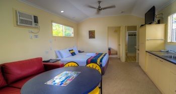 Alex Beach Cabins - Accommodation Burleigh 25