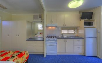 Alex Beach Cabins - Accommodation Burleigh 27