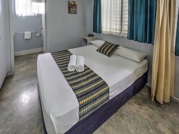 Alex Beach Cabins - Accommodation Burleigh 30