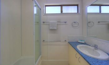Alex Beach Cabins - Accommodation Burleigh 31