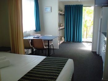 Alex Beach Cabins - Accommodation Burleigh 33